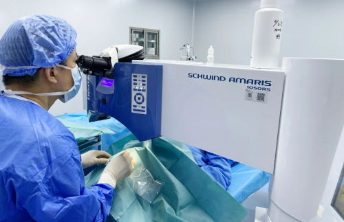 高考結束后學生扎堆做激光近視手術(圖1) 高考結束后學生扎堆做激光近視手術(圖1)